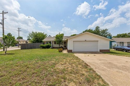 830 Douglas Dr, Norman, OK, 73069-3908 | Card Image