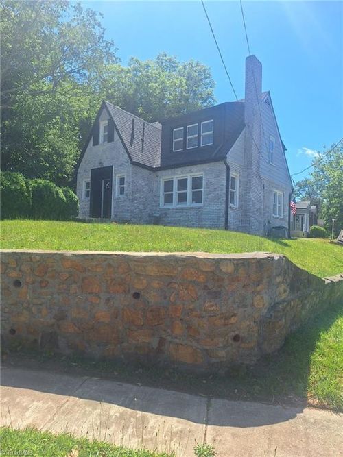 2524 Cherry St, Winston Salem, NC, 27105-4929 | Card Image