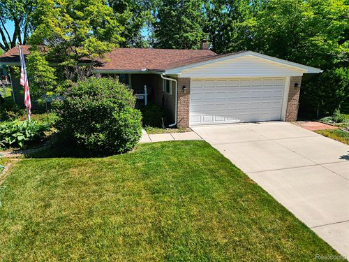 38924 Dover St, Livonia, MI, 48150-3349 | Card Image