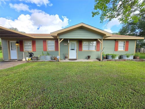 610 E Division St, Edna, TX, 77957-3909 | Card Image