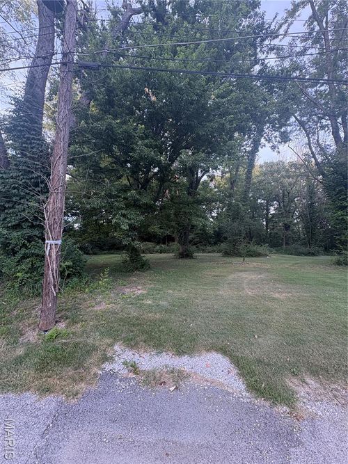 9019 Crest Dr, Fairview Heights, IL, 62208-1117 | Card Image