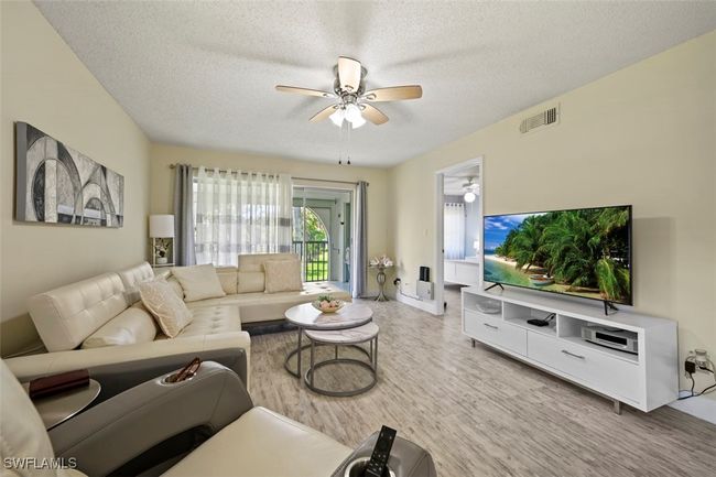 E210 - 1055 Forest Lakes Dr, Condo with 2 bedrooms, 2 bathrooms and null parking in NAPLES FL | Image 5