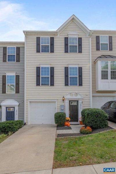 2017 Elm Tree Ct, Townhouse with 3 bedrooms, 2 bathrooms and null parking in CHARLOTTESVILLE VA | Image 2