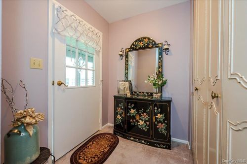 unit-b-48 Trent Ct, Ridge, NY, 11961-1467 | Card Image