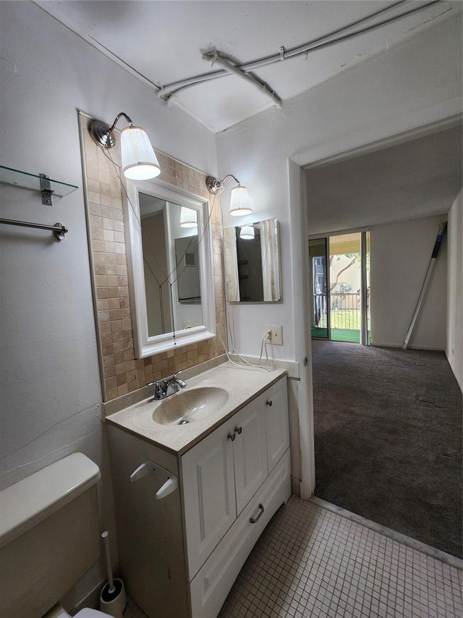 APT-211 - 3341 Nw 47 Th Ter, Condo with 1 bedrooms, 2 bathrooms and null parking in Lauderdale Lakes FL | Image 15