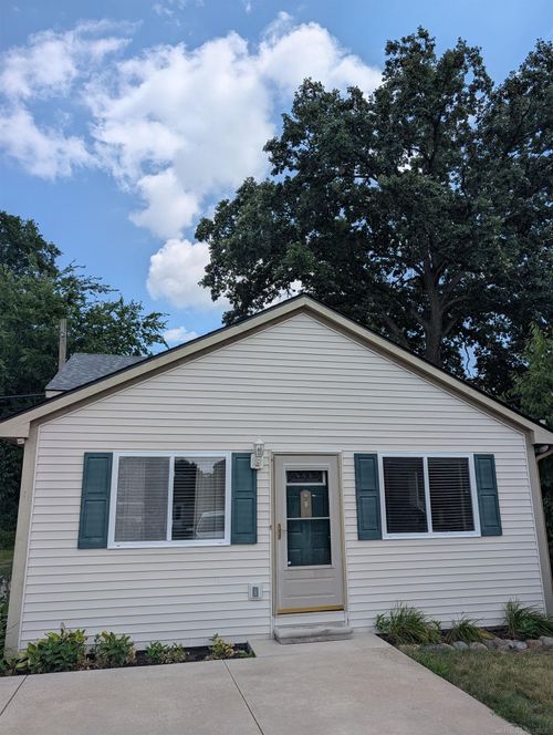 901 S Winding Dr, Waterford, MI, 48328-4188 | Card Image