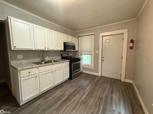 258 S 10th St, Burlington, IA, 52601-5763 | Card Image