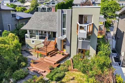 2433 Mathers Ave, West Vancouver, BC, V7V2H9 | Card Image