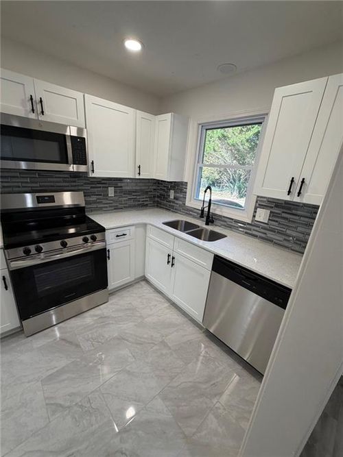 b-2250 Kings Gate Cir, Snellville, GA, 30078-3684 | Card Image