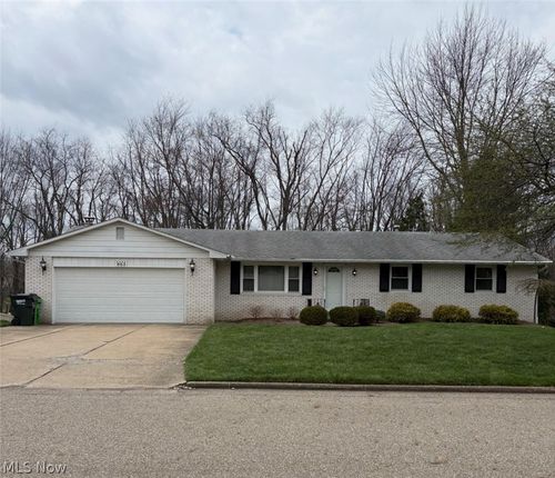 953 Carnation Street Ne, Massillon, OH, 44646 | Card Image