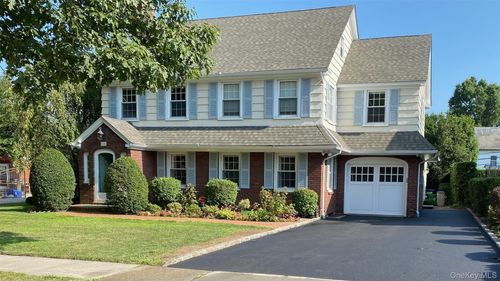 118 4th St, Garden City, NY, 11530-5934 | Card Image