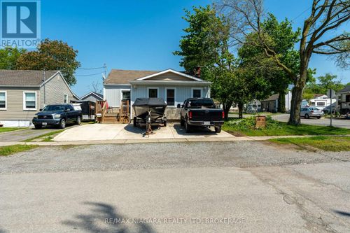 18 1/2 Willow Street, St. Catharines (Burleigh Hill), ON, L2T1N4 | Card Image