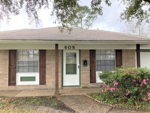 608 S 2nd St, Nederland, TX, 77627-2303 | Card Image