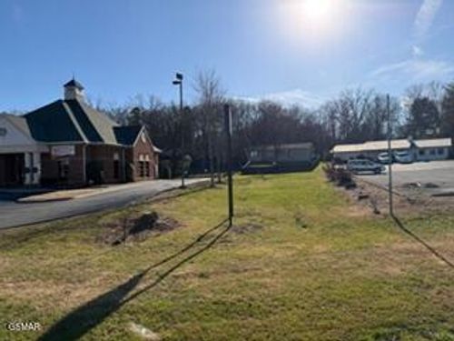 1310 Cherokee Cir, Sevierville, TN, 37862-5153 | Card Image