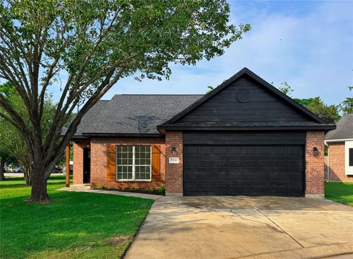 231 Elizabeth Ln, Sealy, TX, 77474-1980 | Card Image