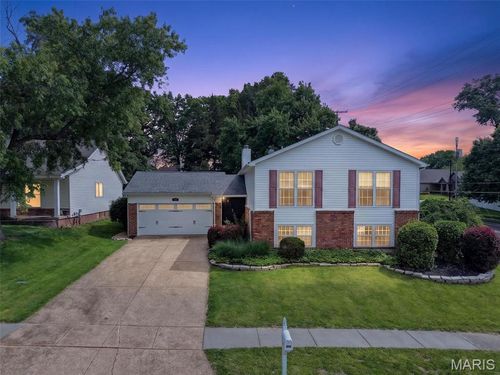 100 Holly Green Dr, Ballwin, MO, 63021-6503 | Card Image