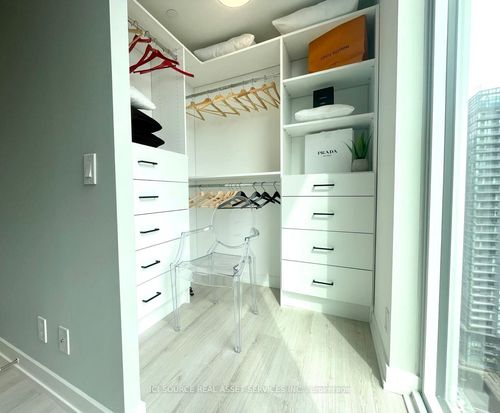 2206-33 Helendale Avenue, York, ON, M4R0A4 | Card Image