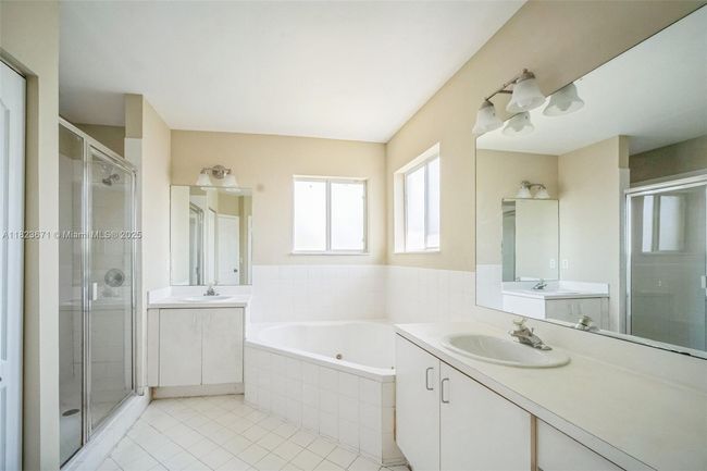 8995 Sw 213 Th St, House other with 4 bedrooms, 3 bathrooms and null parking in Cutler Bay FL | Image 17