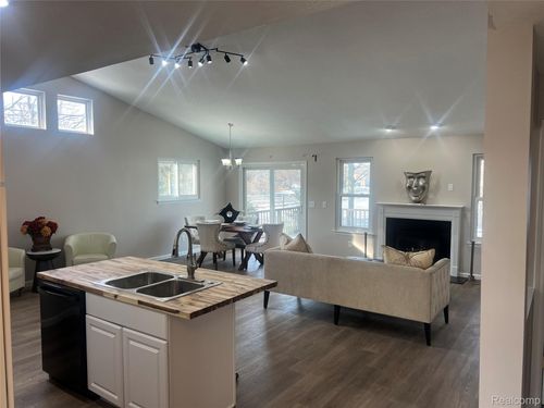 37378 Amhurst Dr, Westland, MI, 48185-7771 | Card Image