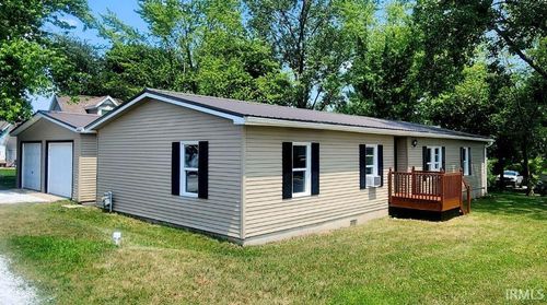 8198 E Mcclintic Rd, Syracuse, IN, 46567-7525 | Card Image