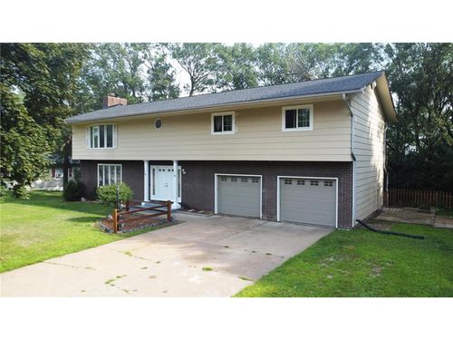 911 Radcliffe Ave, Altoona, WI, 54720-2043 | Card Image