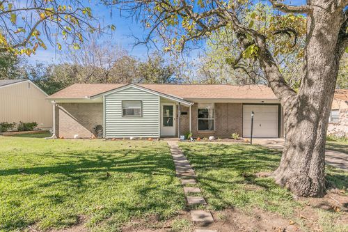 820 Sw Southridge Dr, Burleson, TX, 76028-5207 | Card Image