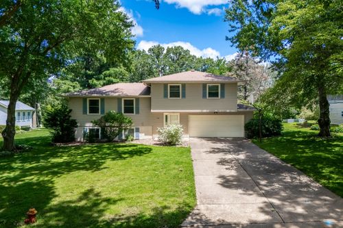 516 W Mulberry Ln, Long Grove, IA, 52756-9664 | Card Image