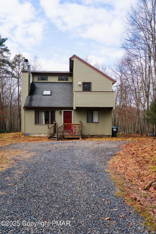 802 Clubhouse Dr, East Stroudsburg, PA, 18302-9275 | Card Image