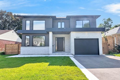 2052 Redan Dr, Mississauga, ON, L4Y1N8 | Card Image