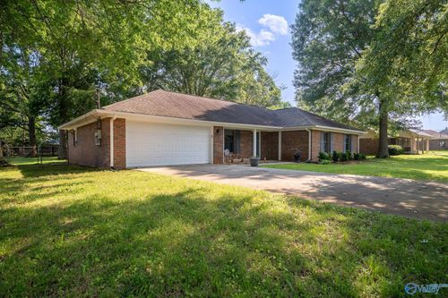142 Raspberry Way, Madison, AL, 35757-8304 | Card Image