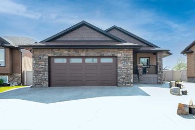 11 Trump Pl, House detached with 4 bedrooms, 3 bathrooms and 4 parking in Red Deer AB | Image 2