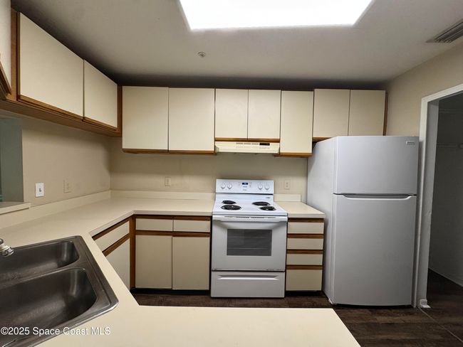 1019 - 7667 N Wickham Rd, Condo with 2 bedrooms, 2 bathrooms and null parking in MELBOURNE FL | Image 9