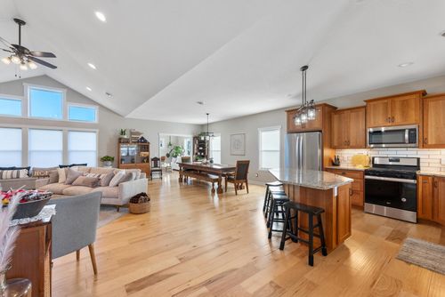 38209 Everett Ave, North Branch, MN, 55056-6594 | Card Image