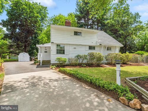 4 Calvin Ct, ROCKVILLE, MD, 20851-1132 | Card Image