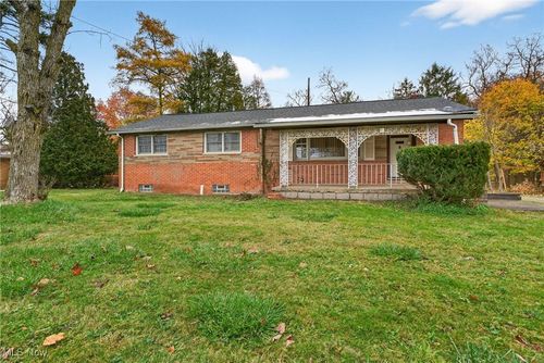 7087 Mckenzie Rd, Olmsted Twp, OH, 44138-1118 | Card Image