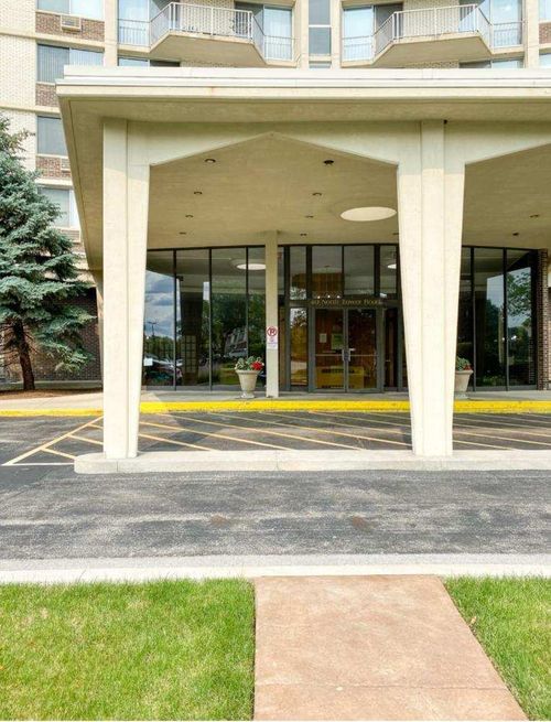 unit-7l-40 N Tower Rd, Oak Brook, IL, 60523-1117 | Card Image