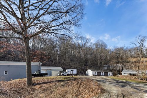 843 Chestnut St, Youngwood, PA, 15697-1250 | Card Image