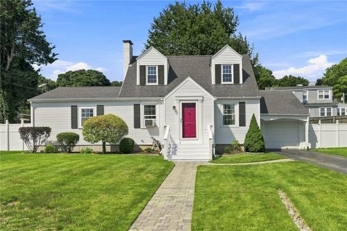 17 Ledge Rd, East Greenwich, RI, 02818-2917 | Card Image