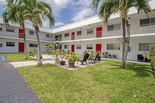 402 Lake Shore Dr, West Palm Beach, FL, 33403-3578 | Card Image