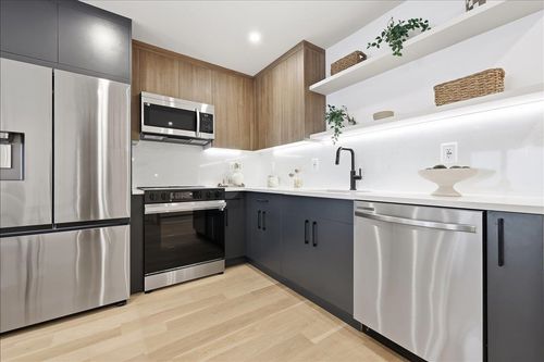 4-aka-adu-105 Laidlaw Ave, Jersey City, NJ, 07306-2105 | Card Image