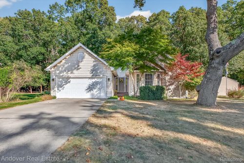 6520 Indian Point Rd, Montague, MI, 49437-9208 | Card Image