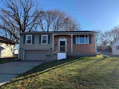 3237 W Carthage Dr, Freeport, IL, 61032-4417 | Card Image