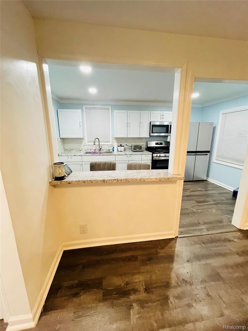 325 W Marengo Ave, Flint, MI, 48505-3219 | Card Image