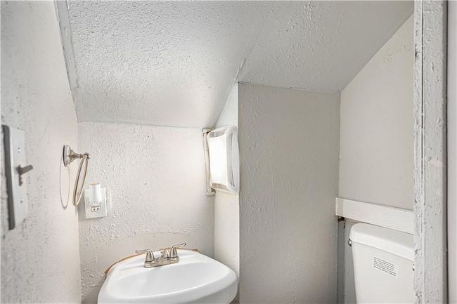 3842 E 68 Th Ter, House other with 2 bedrooms, 2 bathrooms and null parking in Kansas City MO | Image 10