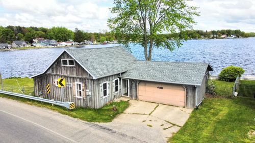 10920 Dwight St, Chippewa Lake, MI, 49320-5217 | Card Image