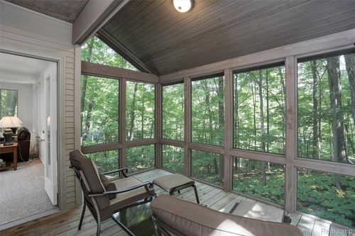 1525 Perry Lake Rd, Ortonville, MI, 48462-9137 | Card Image