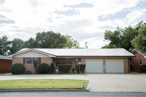 1107 Ennis St, Plainview, TX, 79072-6009 | Card Image