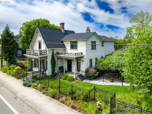 236 Stephens St, Roseburg, OR, 97470-3124 | Card Image
