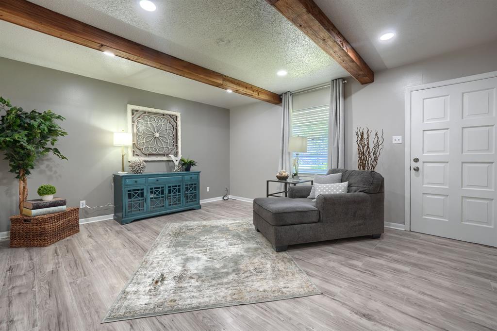 Wes Michael Cir, Bonham, TX 75418