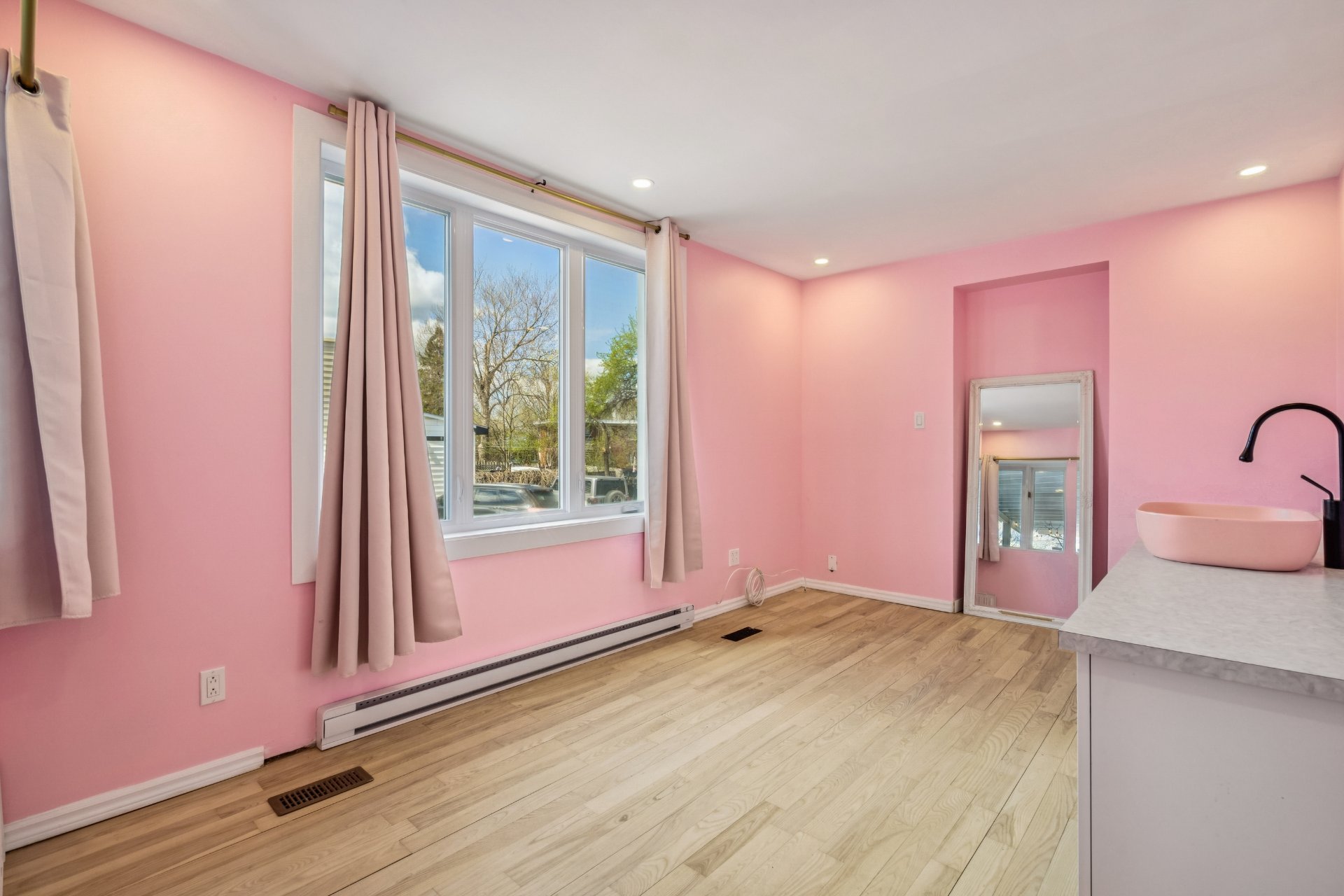 Commercial Lease in Laval (Sainte-Rose) 4